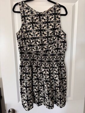 Universal Thread Black & Cream Floral Smocked Mini Dress